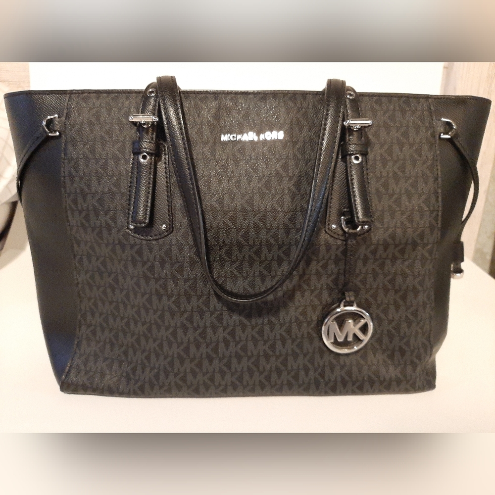 Black Michael Kors Voyager Medium Logo Tote